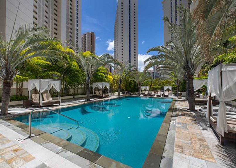 ラグジュアリーな滞在をお得に楽しむ「アルーアワイキキ #811」