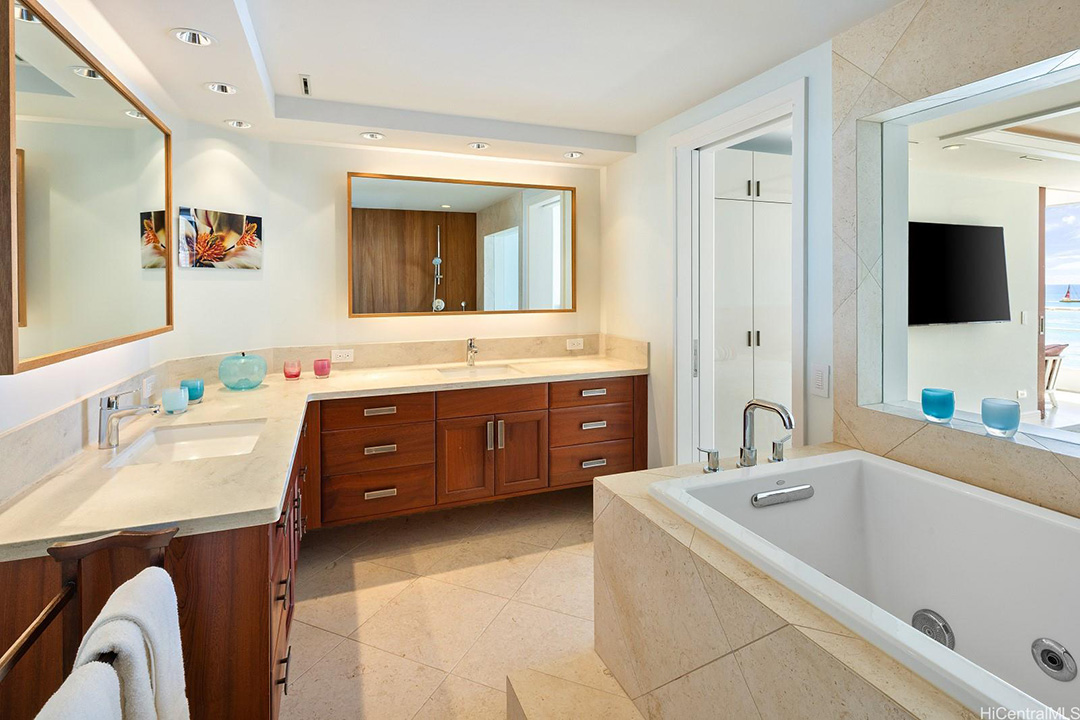 【ゲートウェイズ社よりおすすめバケーションレンタル3選】コーラルストランド＃601、海が目の前に広がる ＄3,600,000