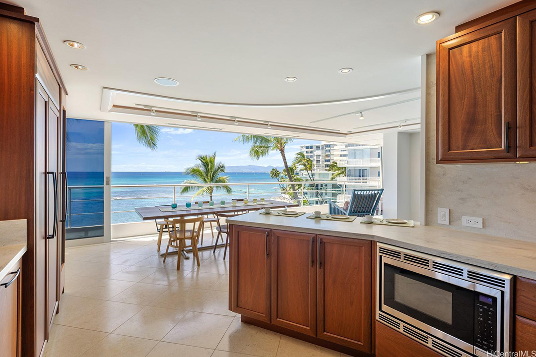 【ゲートウェイズ社よりおすすめバケーションレンタル3選】コーラルストランド＃601、海が目の前に広がる ＄3,600,000